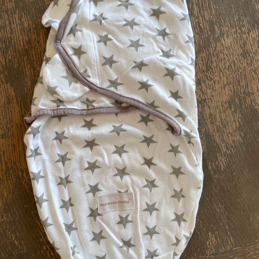 Miracle Baby Swaddle Wrap – Gray Stars (Newborn)
